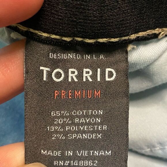 Torrid Medium Wash Super Soft High Rise Sky High Skinny Jeans - Picture 7 of 8